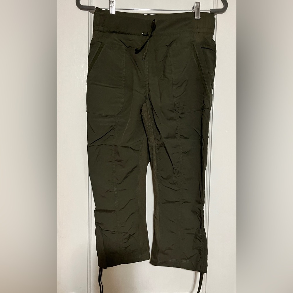 Indygena olive green cropped comfort pants. Size S/P